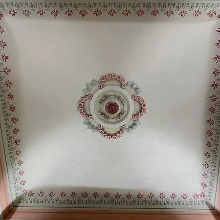 La Renaissance Apartment *