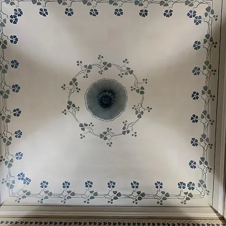 La Renaissance Apartment *
