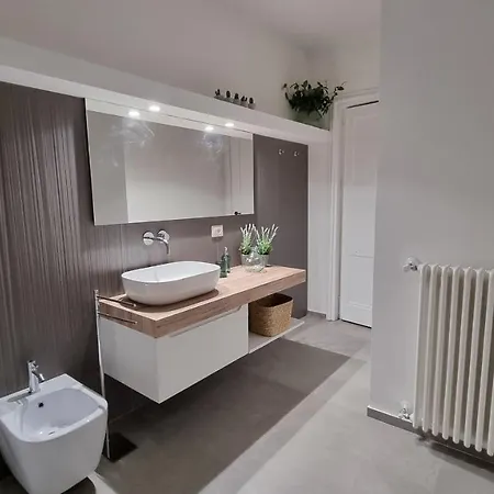 La Renaissance Apartment *